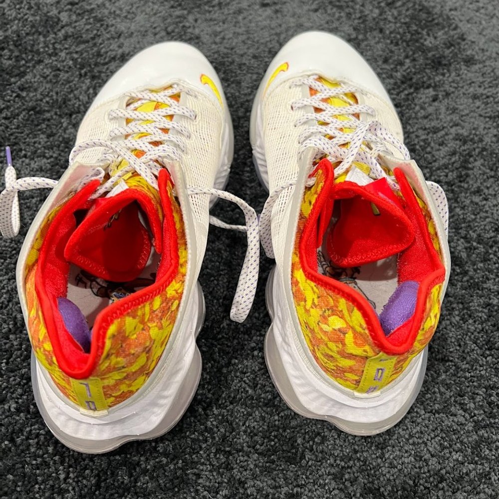 Nike - Picture 5 of 11